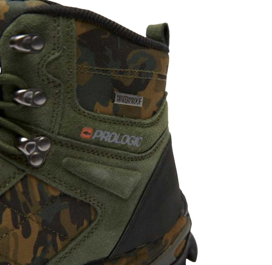 Protective Camouflaged Boots Designed for Anglers - www.nafni.com