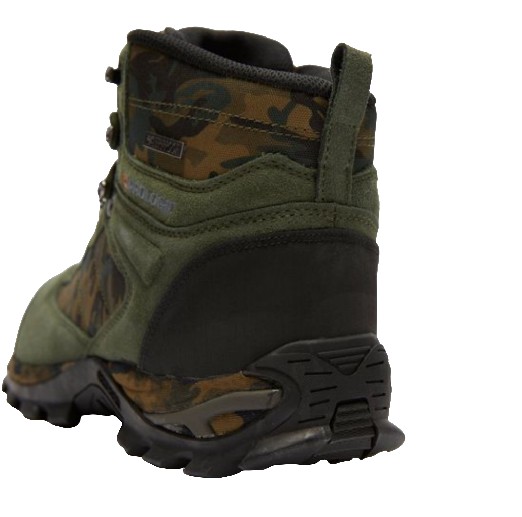 Protective Camouflaged Boots Designed for Anglers - www.nafni.com