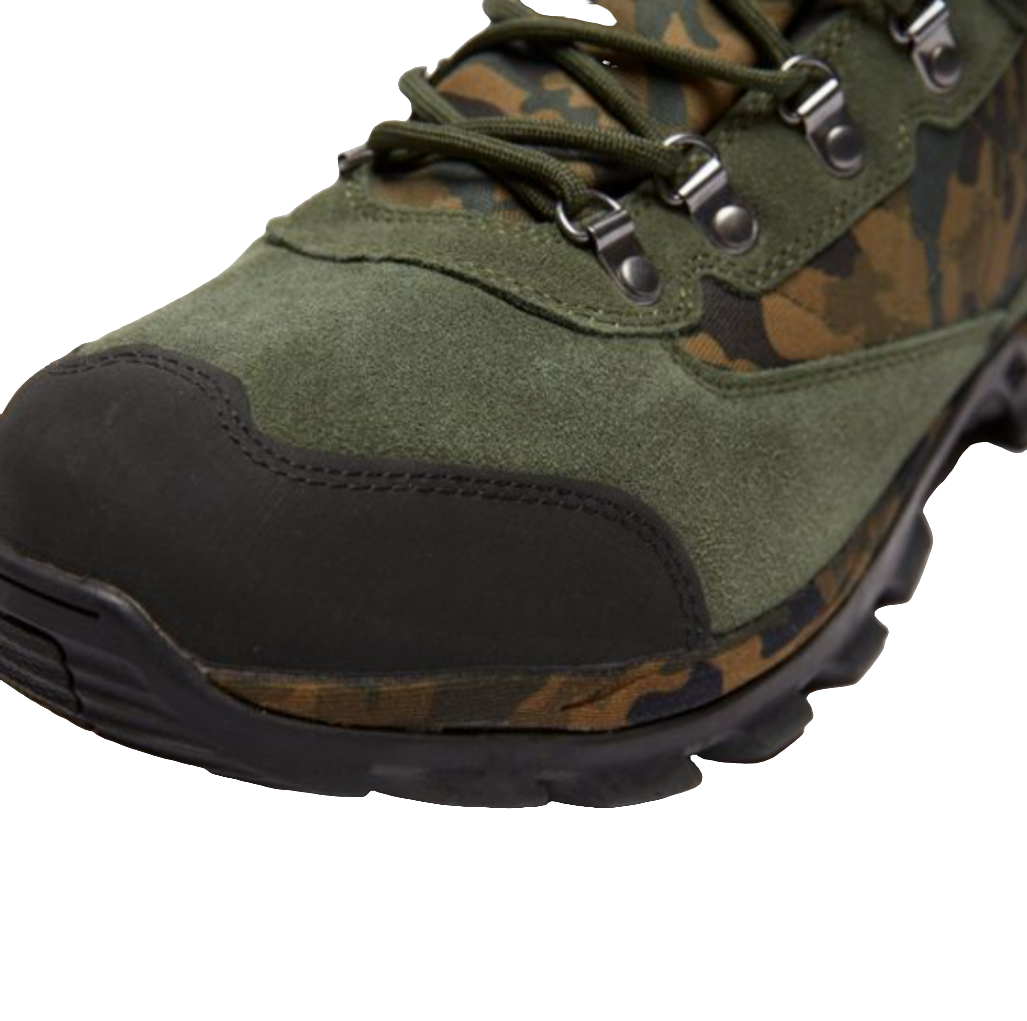 Protective Camouflaged Boots Designed for Anglers - www.nafni.com